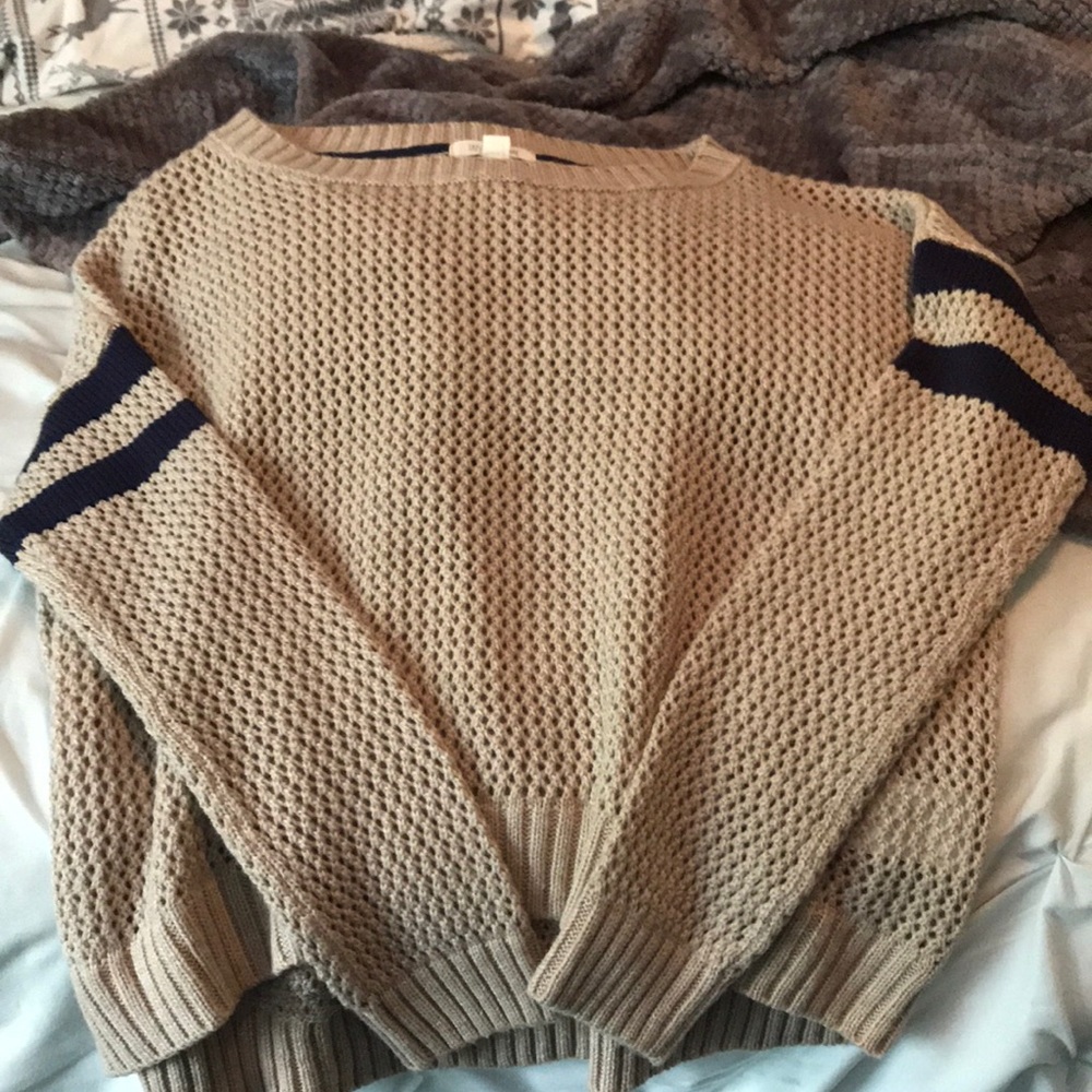 Pullover sweater